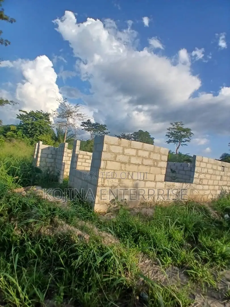 3bdrm House in Kuntenase Petransa, Bosomtwe for sale