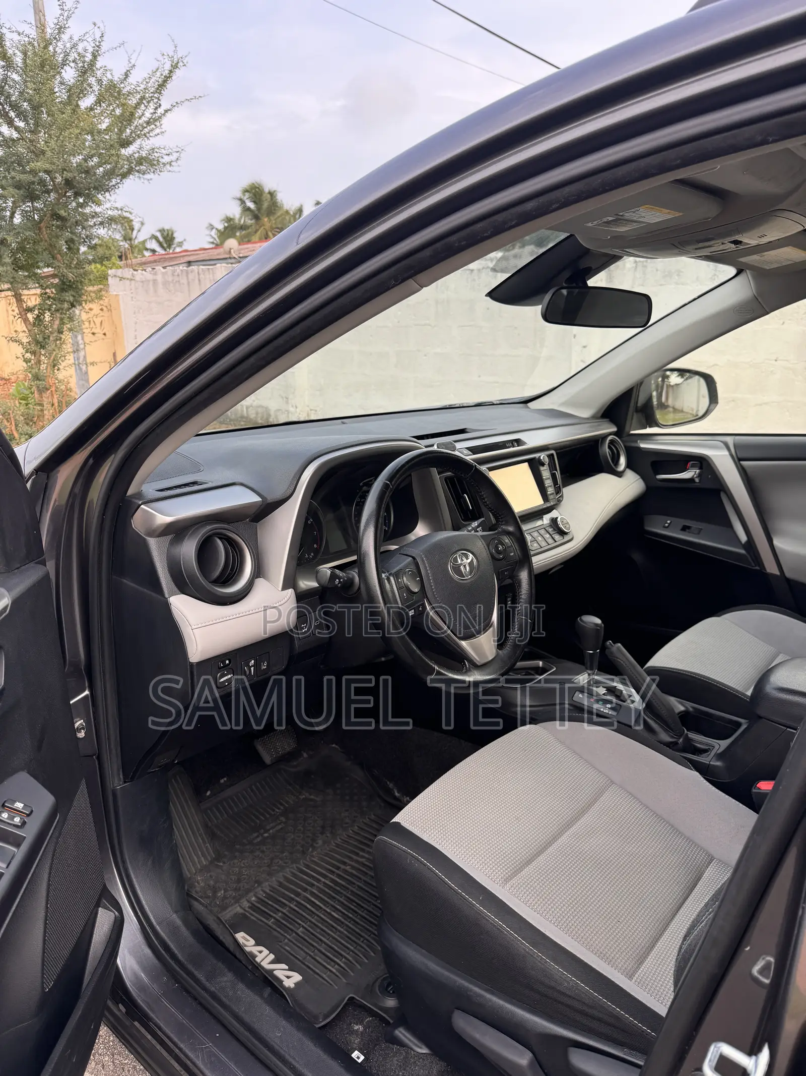 Toyota RAV4 XLE 4dr SUV AWD (2.5L 4cyl 6A) 2018 Gray