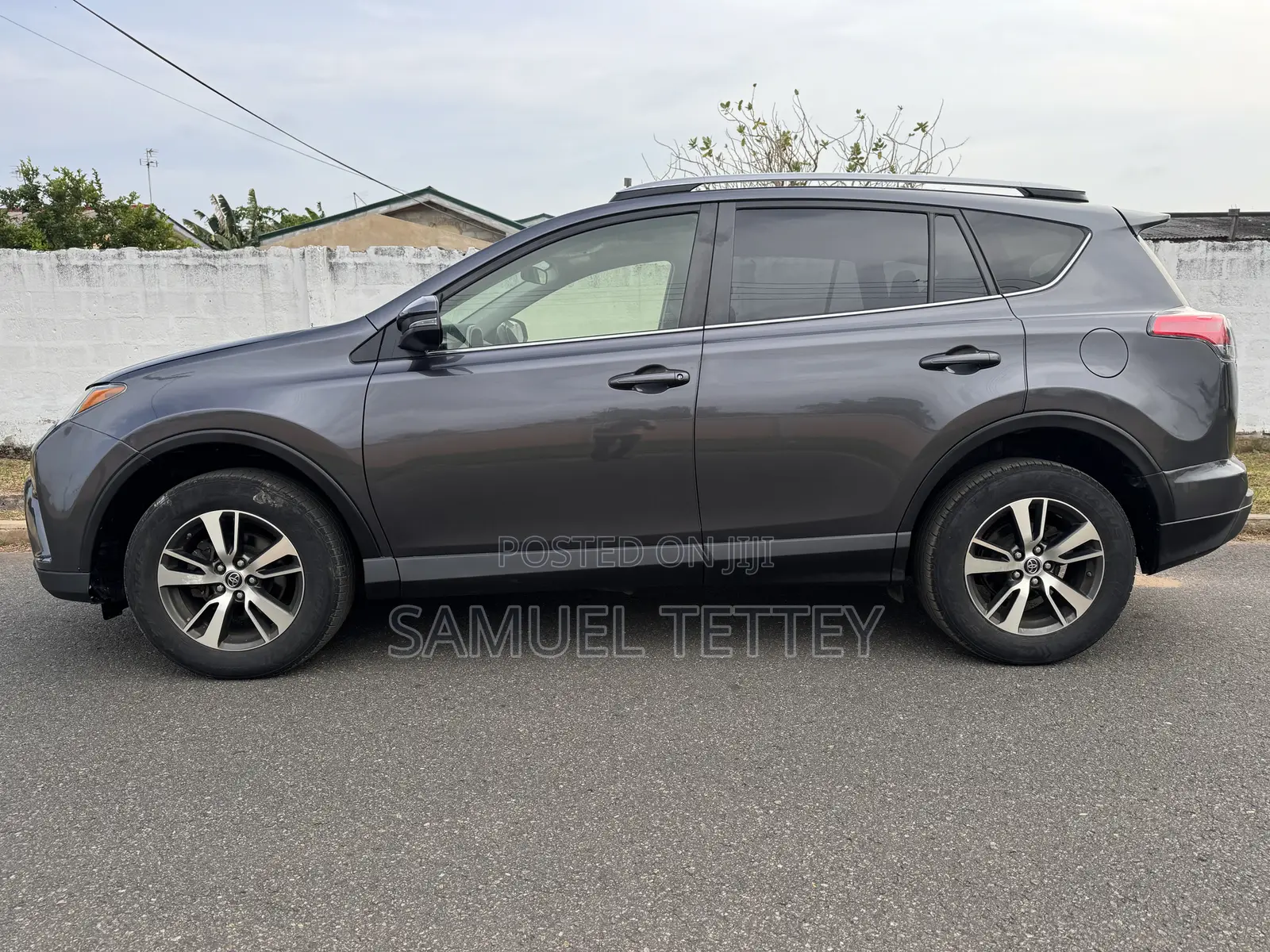 Toyota RAV4 XLE 4dr SUV AWD (2.5L 4cyl 6A) 2018 Gray