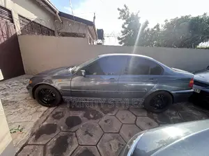 BMW 328i 2000 Gray