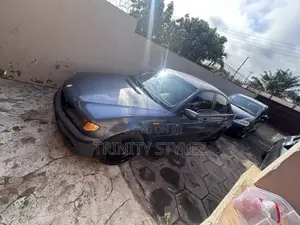 BMW 328i 2000 Gray