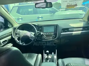Mitsubishi Outlander LE AWC 2018 White