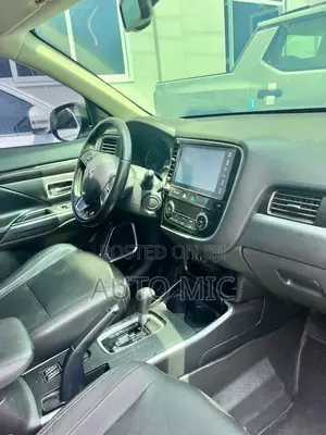 Mitsubishi Outlander LE AWC 2018 White