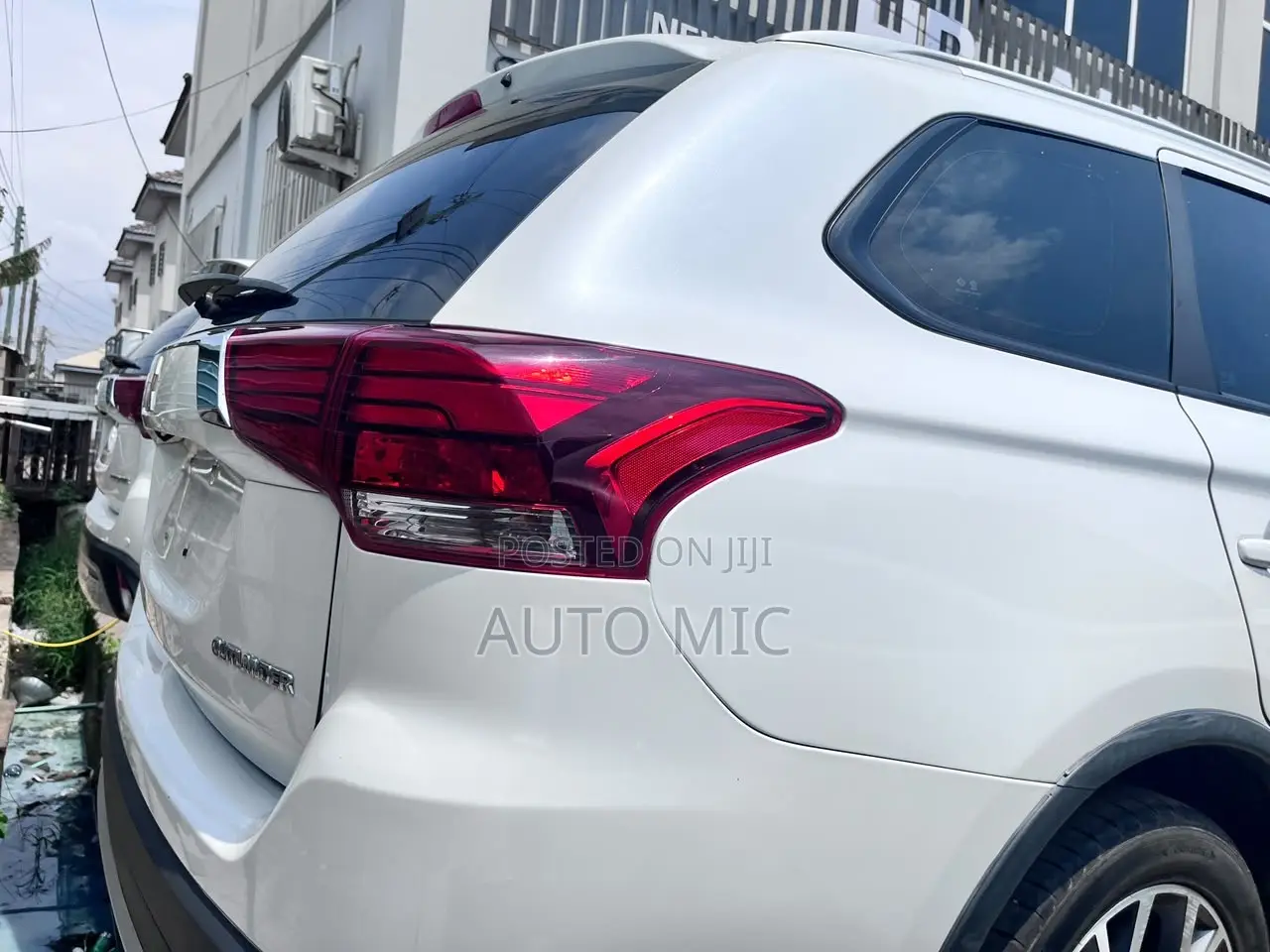 Mitsubishi Outlander LE AWC 2018 White