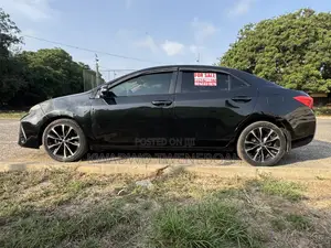 Toyota Corolla SE (1.8L 4cyl 2A) 2019 Black