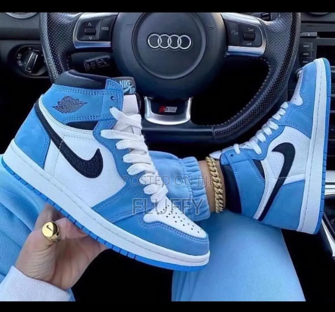 Sneakers and Handbag Hub