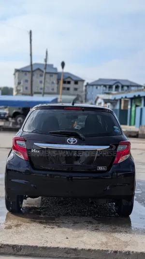 Toyota Vitz 1.3 FWD 5dr 2016 Purple