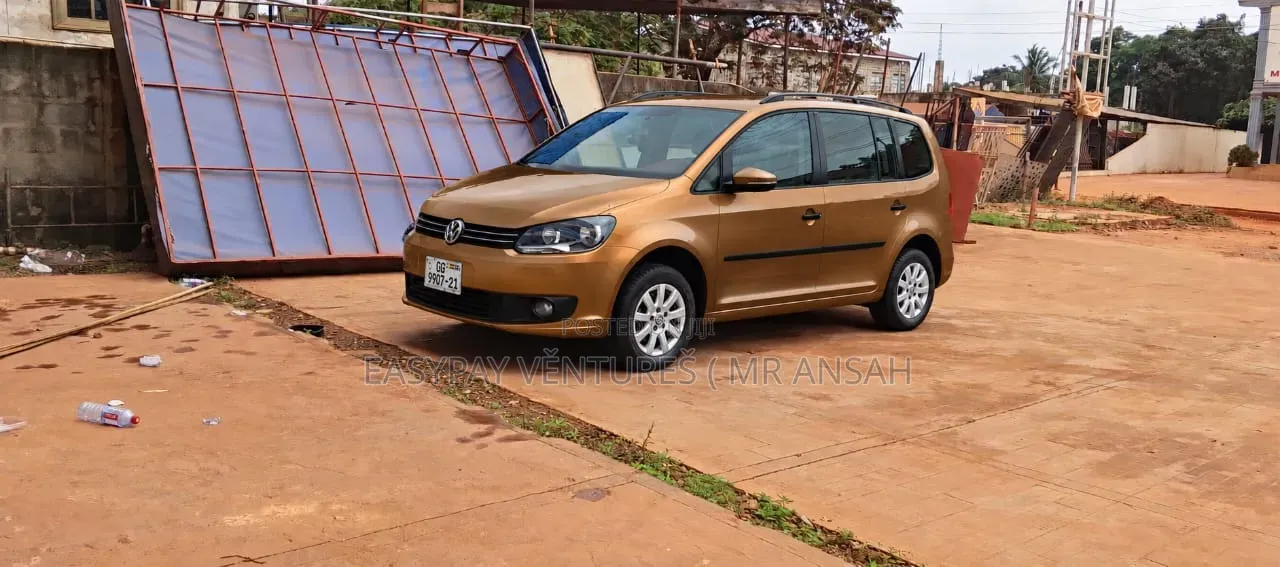 Volkswagen Touran 2015 Gold