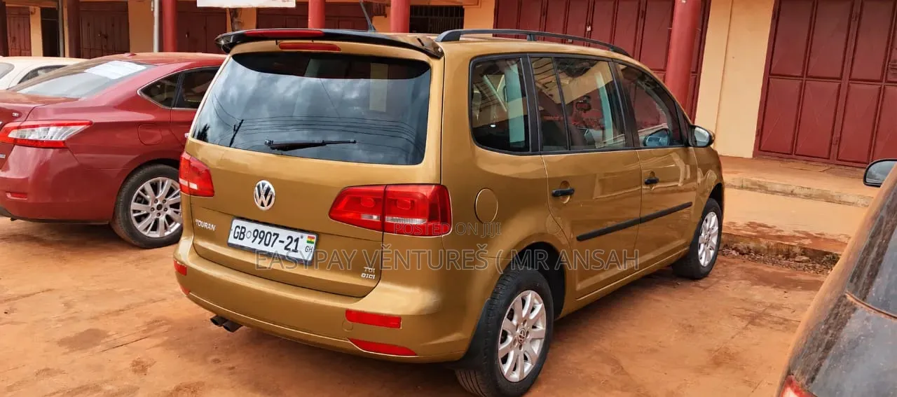 Volkswagen Touran 2015 Gold