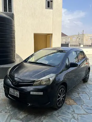 Toyota Vitz 1.3 AWD 5dr 2014 Black