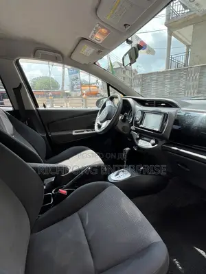 Toyota Vitz 1.3 AWD 5dr 2014 Black