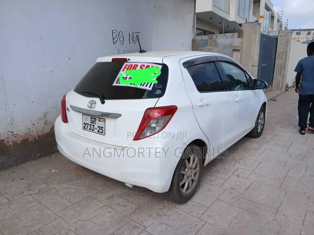 Toyota Vitz 2014 White