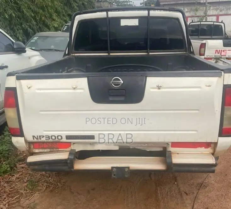 Nissan Hardbody 2015 White