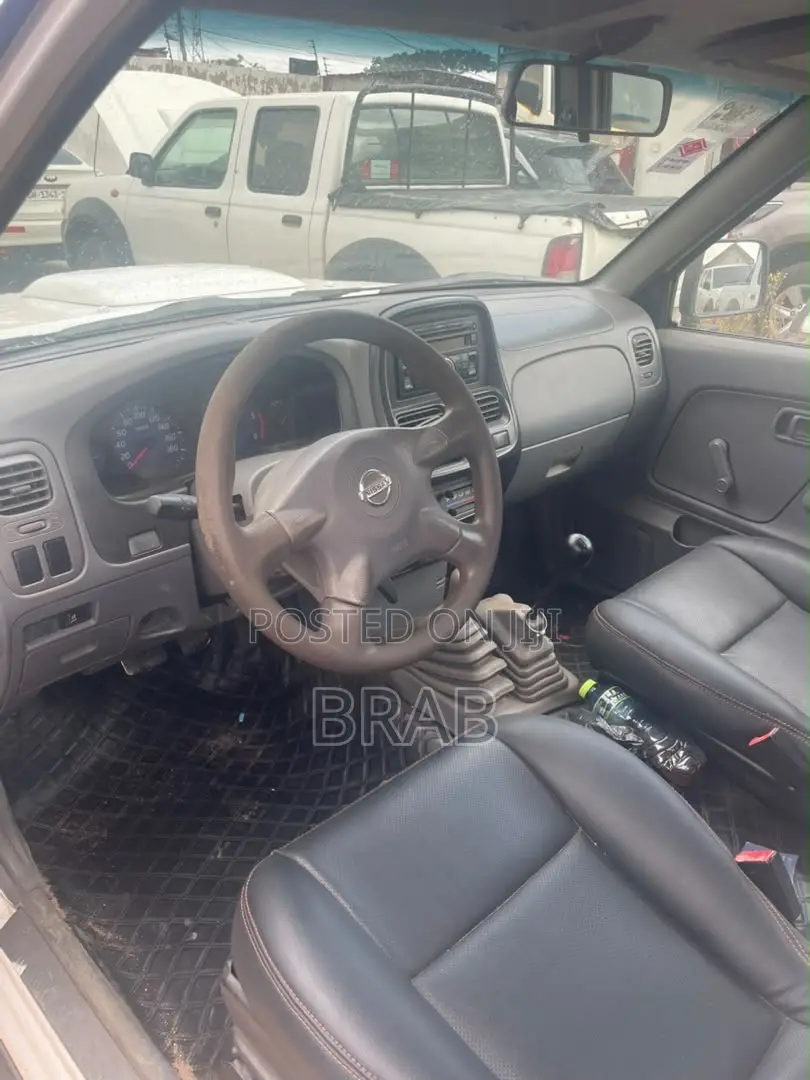 Nissan Hardbody 2015 White