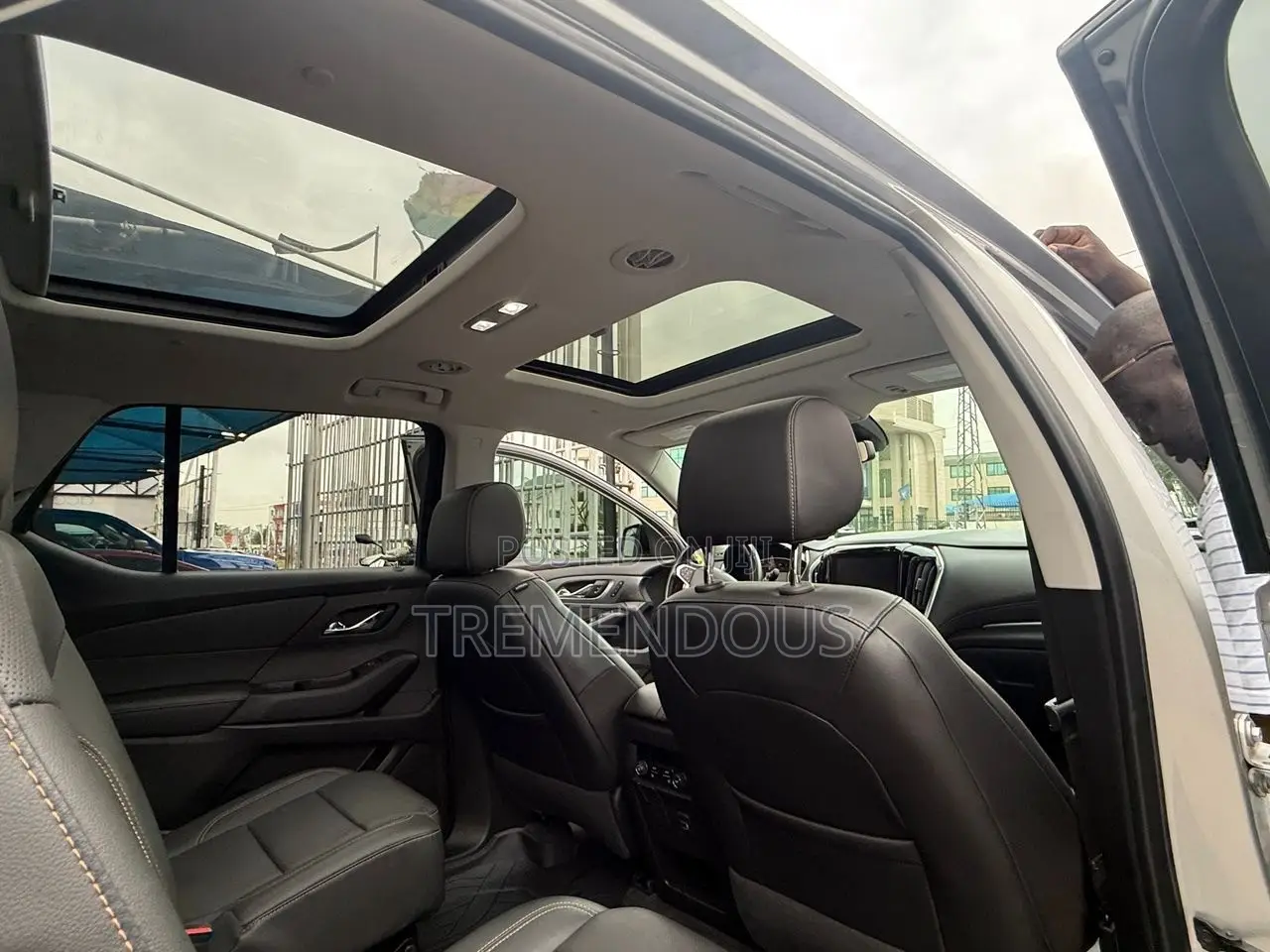 Chevrolet Traverse Limited High Country AWD 2024 Gray