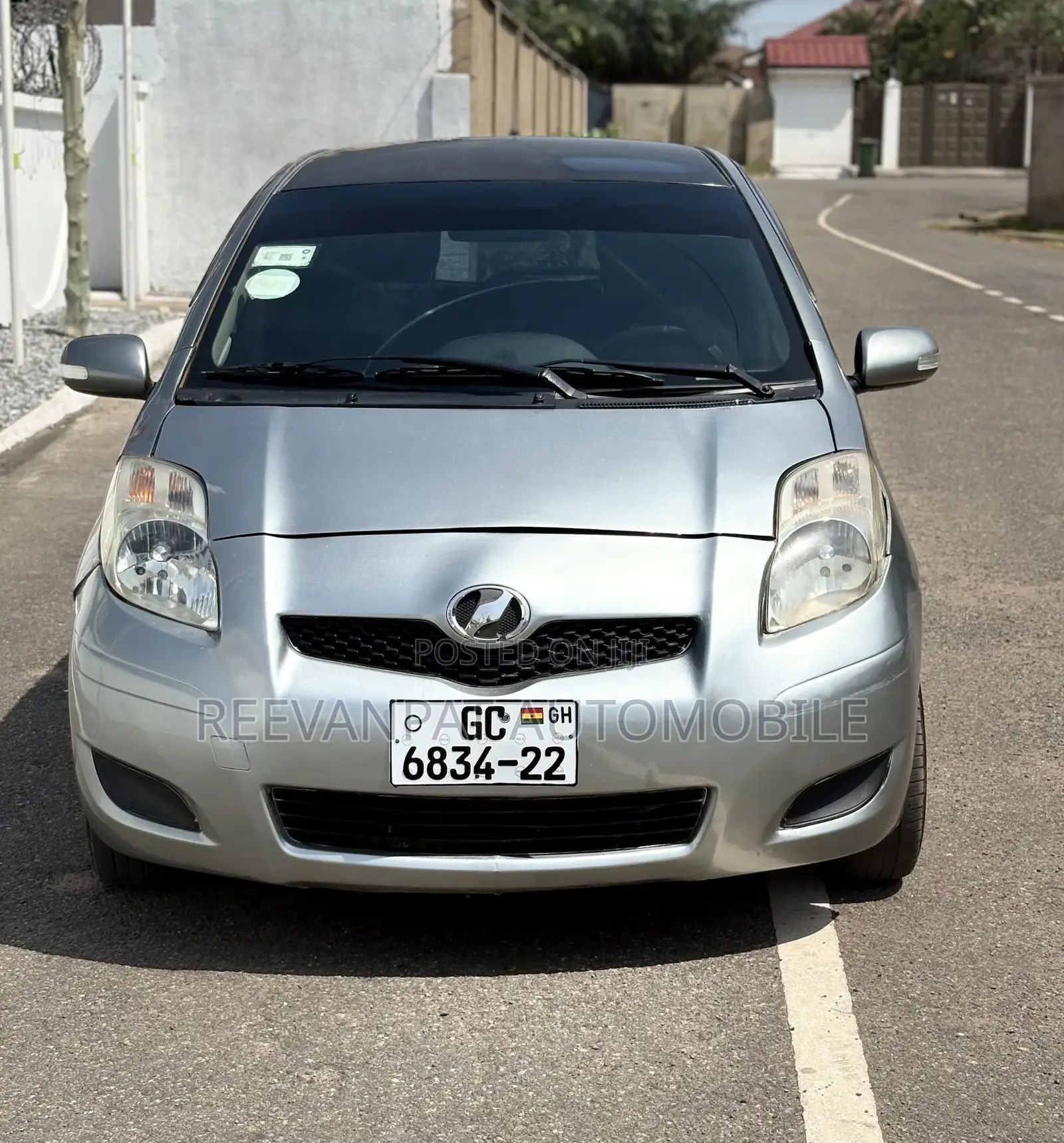 Toyota Vitz 2010 Silver
