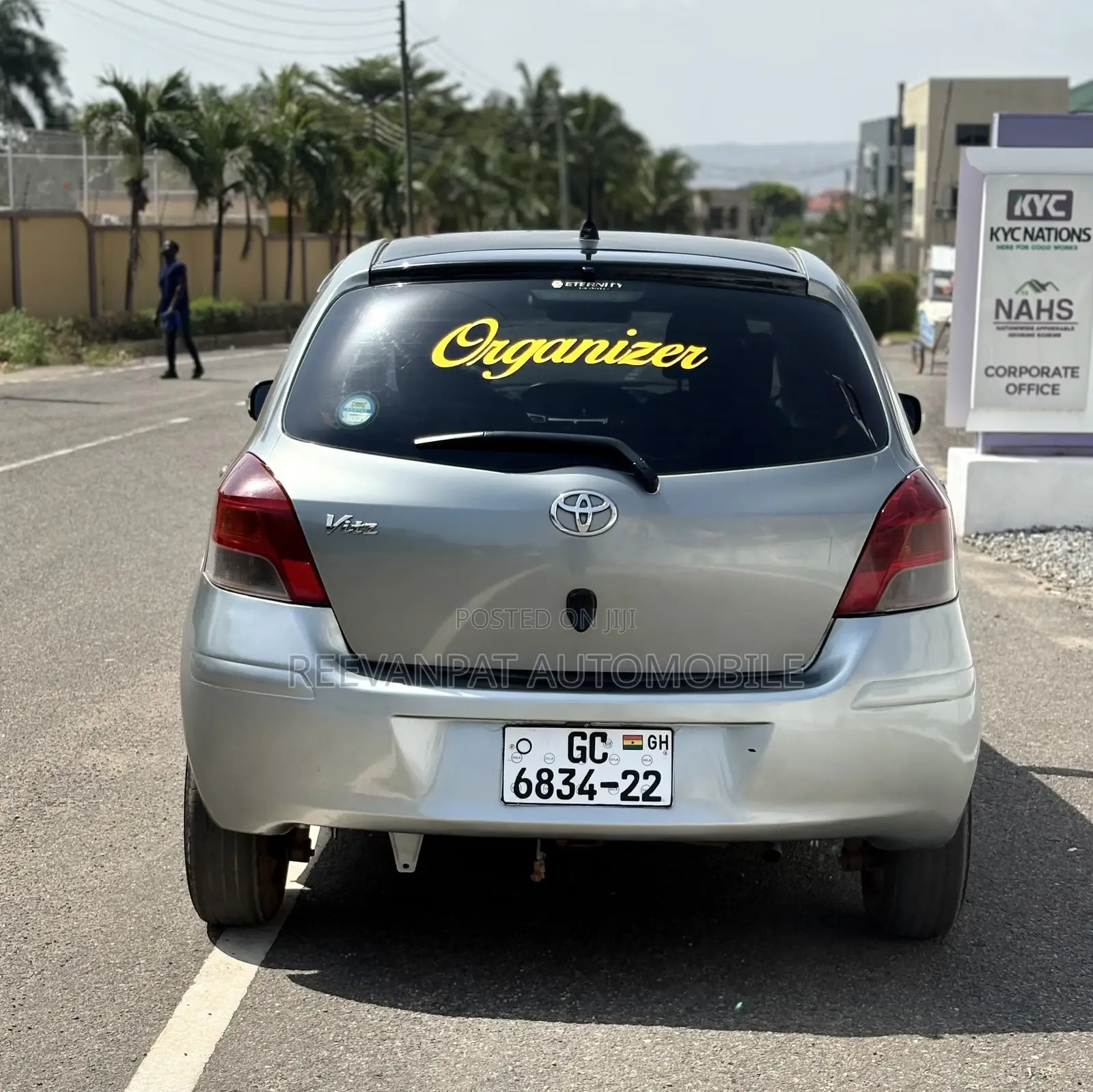 Toyota Vitz 2010 Silver