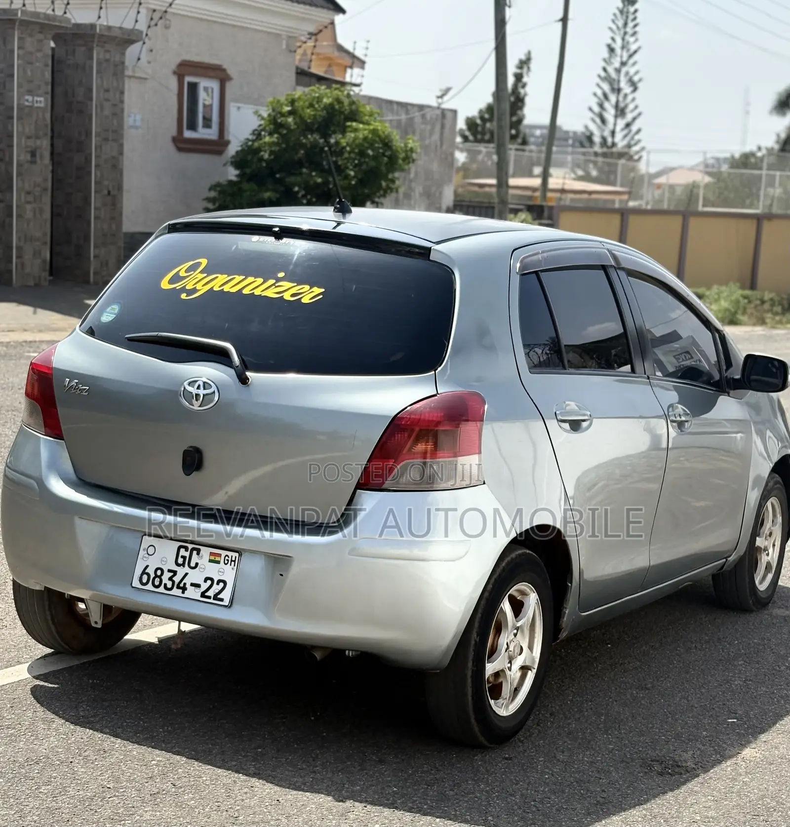 Toyota Vitz 2010 Silver
