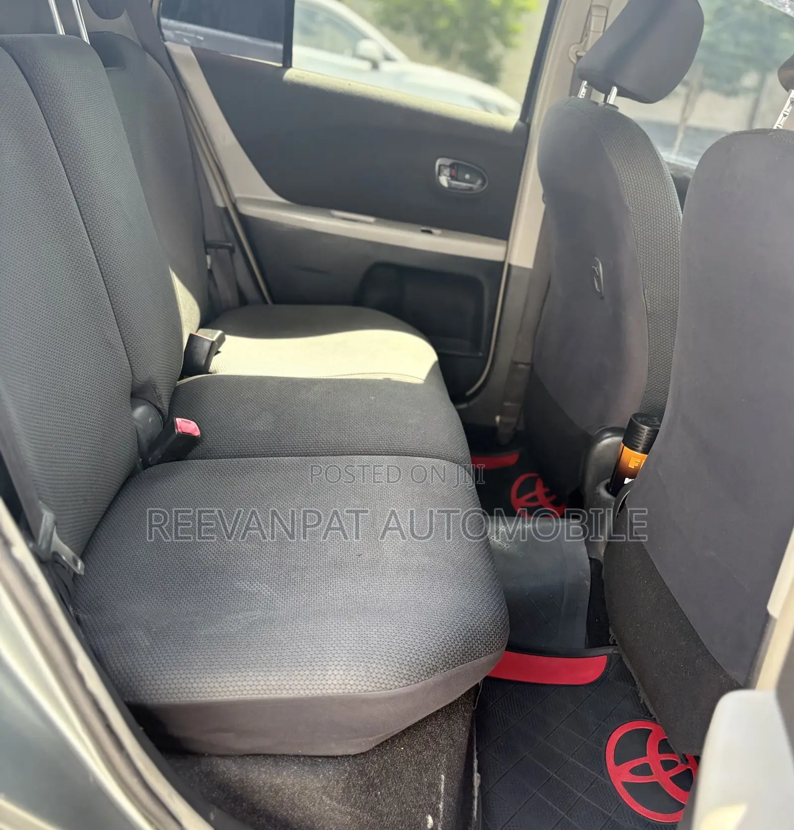 Toyota Vitz 2010 Silver