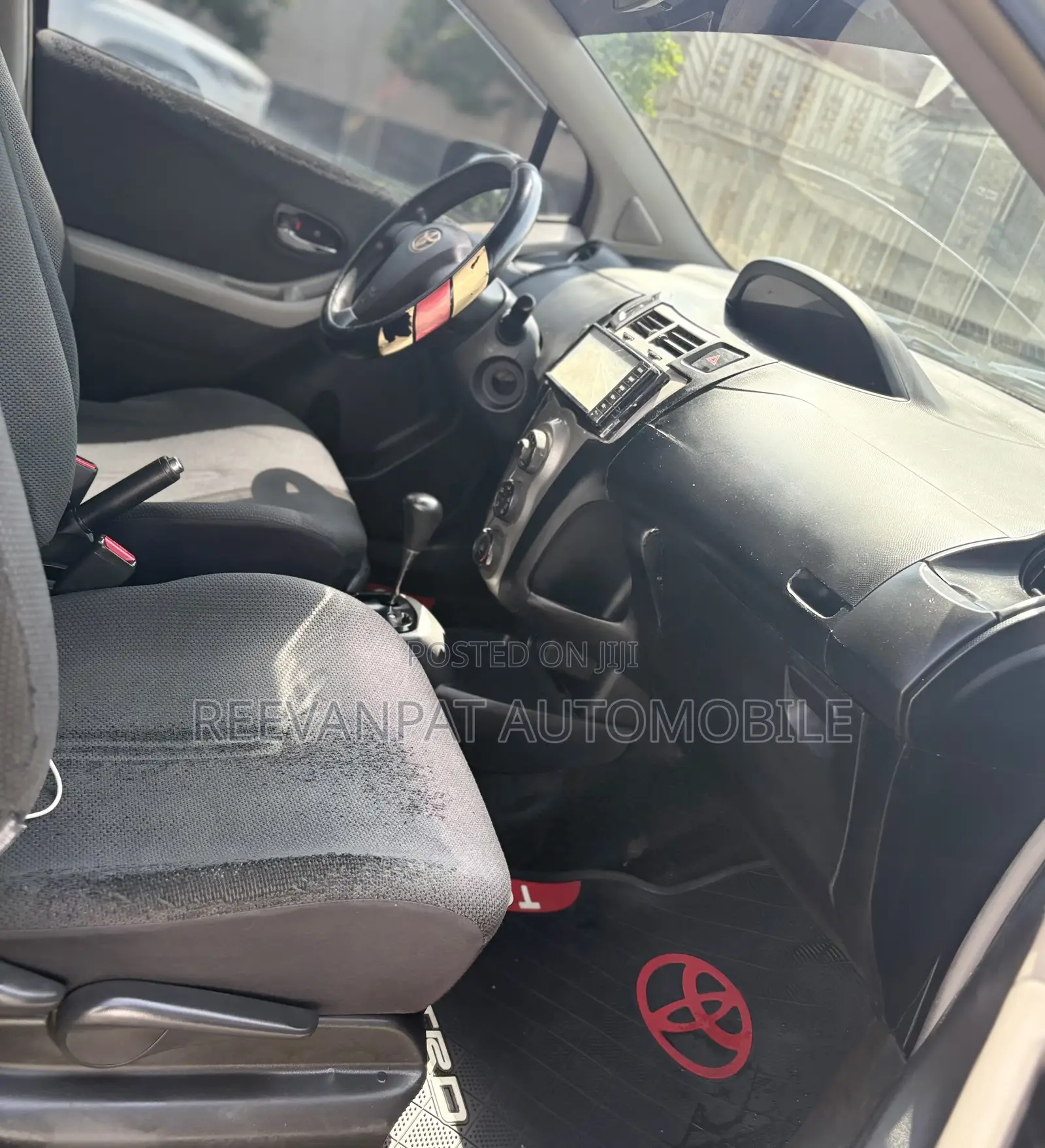 Toyota Vitz 2010 Silver