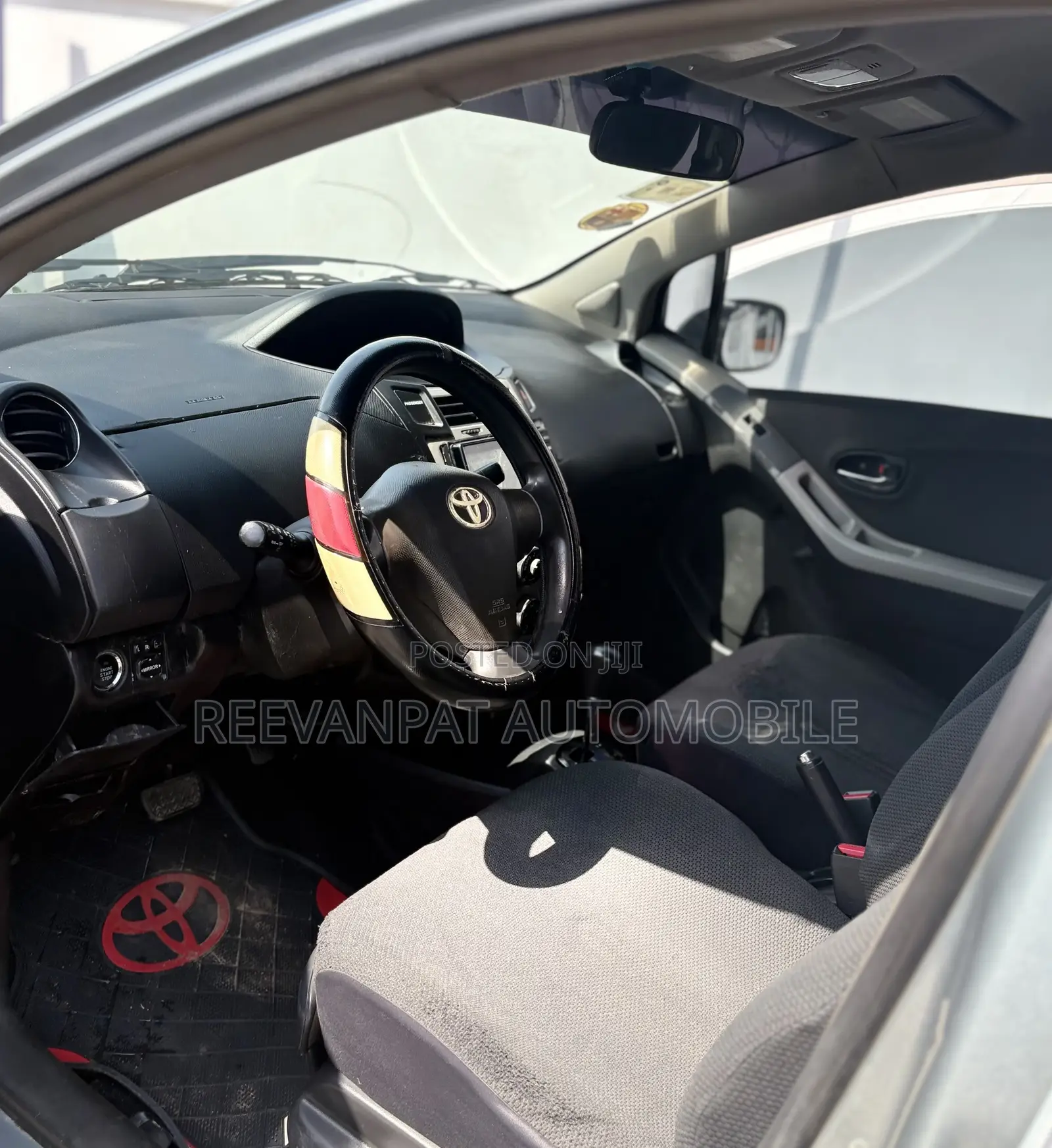 Toyota Vitz 2010 Silver