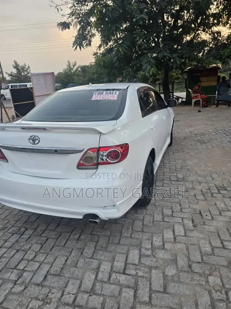 Toyota Corolla 2012 White