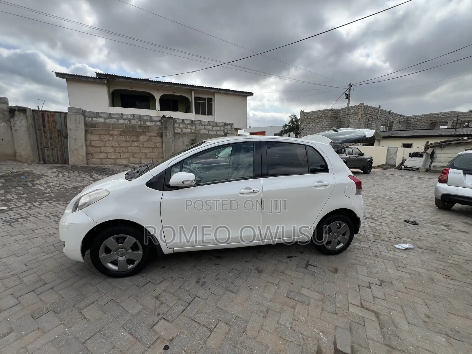 Toyota Vitz 2010 White