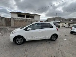 Toyota Vitz 2010 White