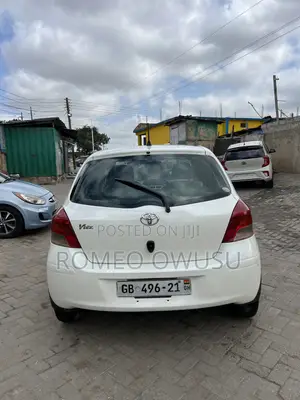 Toyota Vitz 2010 White