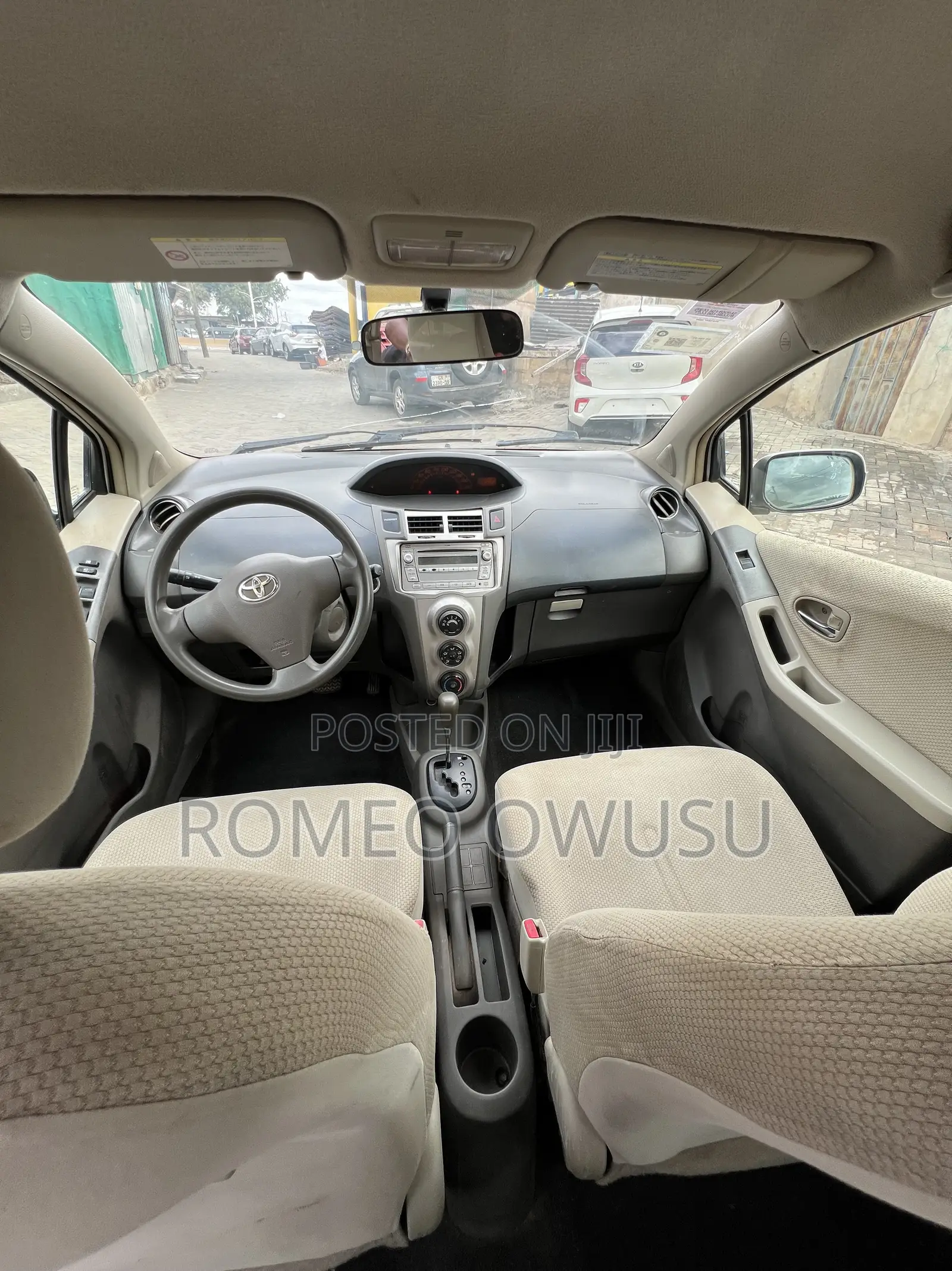 Toyota Vitz 2010 White