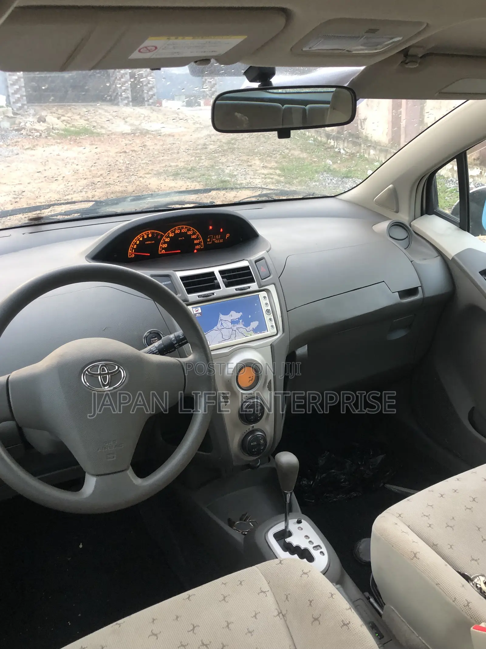 Toyota Vitz 2010 Silver