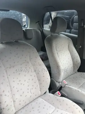 Toyota Vitz 2010 Silver