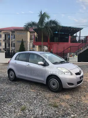Toyota Vitz 2010 Silver