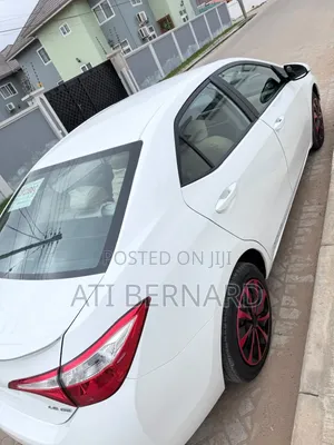 Toyota Corolla LE 4dr Sedan (1.8L 4cyl CVT) 2017 White