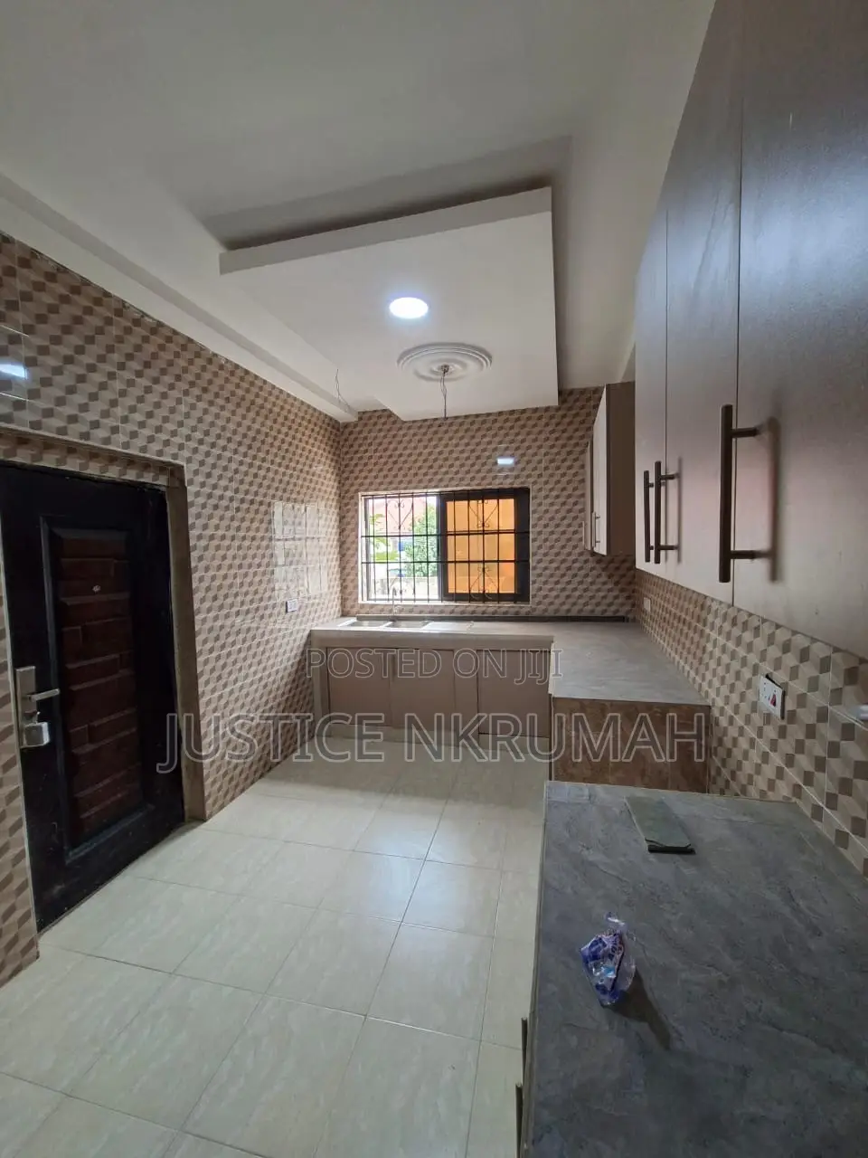 3bdrm Apartment in Mr Justice Estate, Amasaman for rent