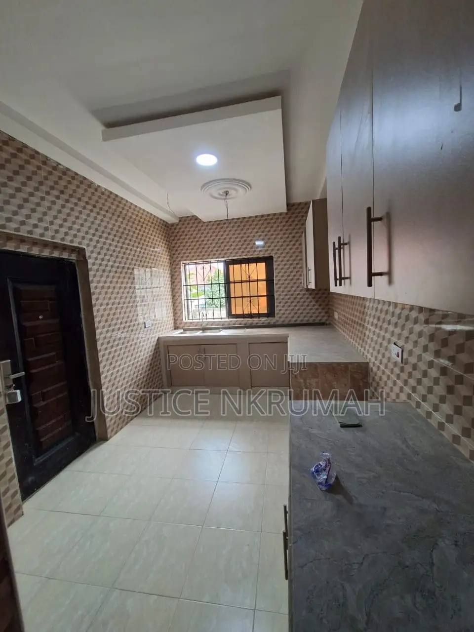 3bdrm Apartment in Mr Justice Estate, Amasaman for rent