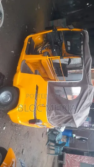 TVS King Deluxe Plus iTouch Start 2021 Yellow