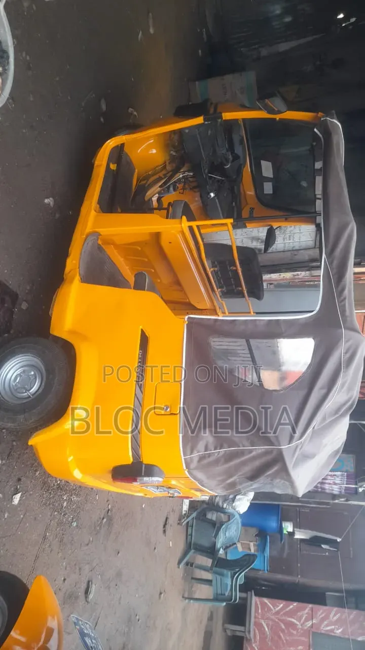 TVS King Deluxe Plus iTouch Start 2021 Yellow