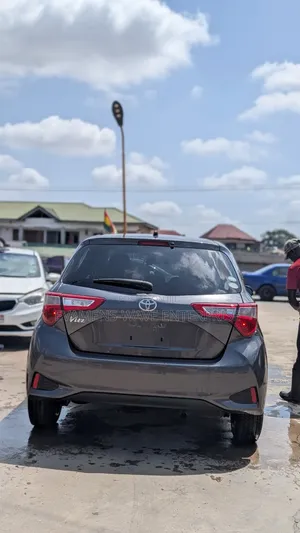 Toyota Vitz 1.3 FWD 5dr 2017 Gray