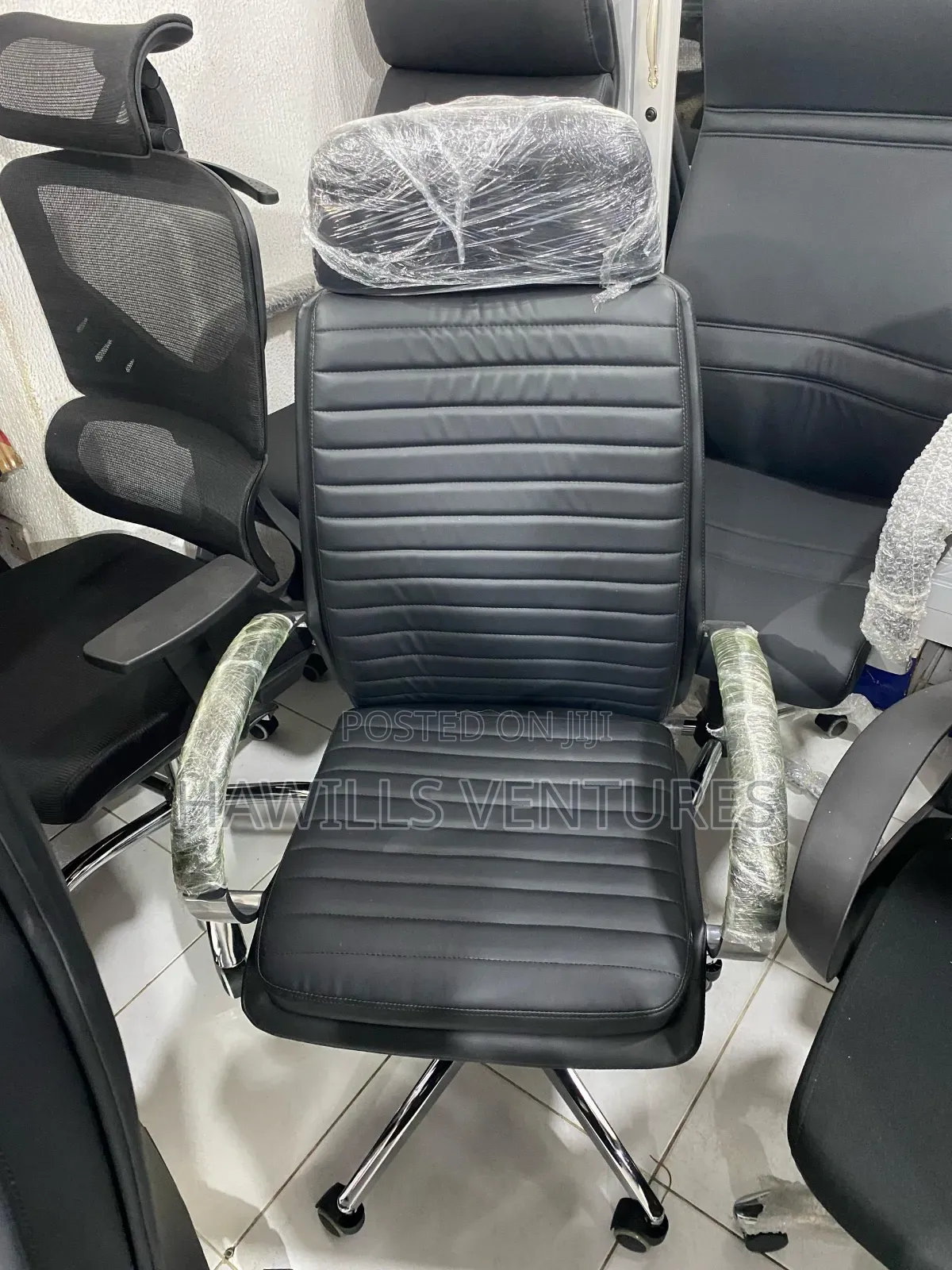 Black-Ribbed Executive Leather Swivel Chair