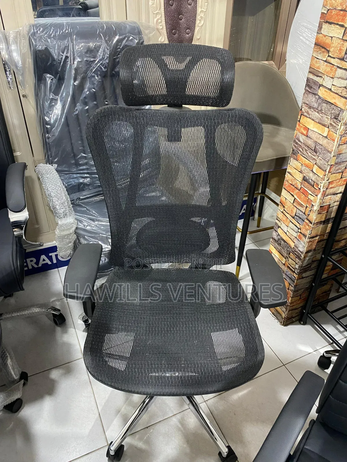 Office Chair With Adjust Headrest and Lumber Support.