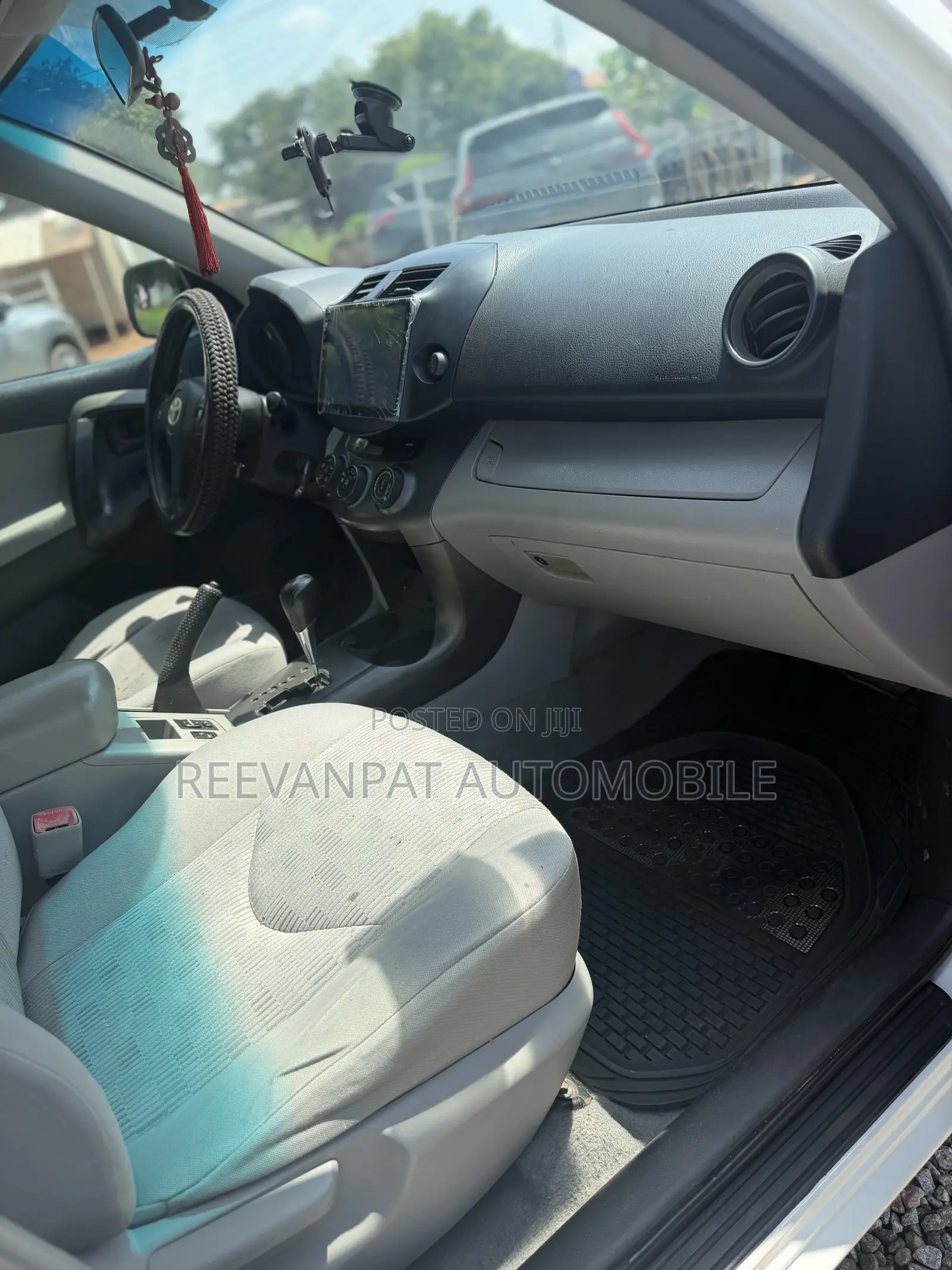 Toyota RAV4 2012 White