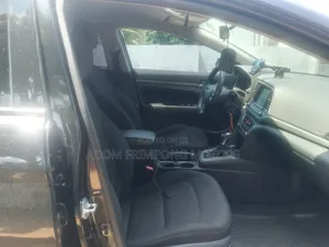 Hyundai Elantra 2018 Black