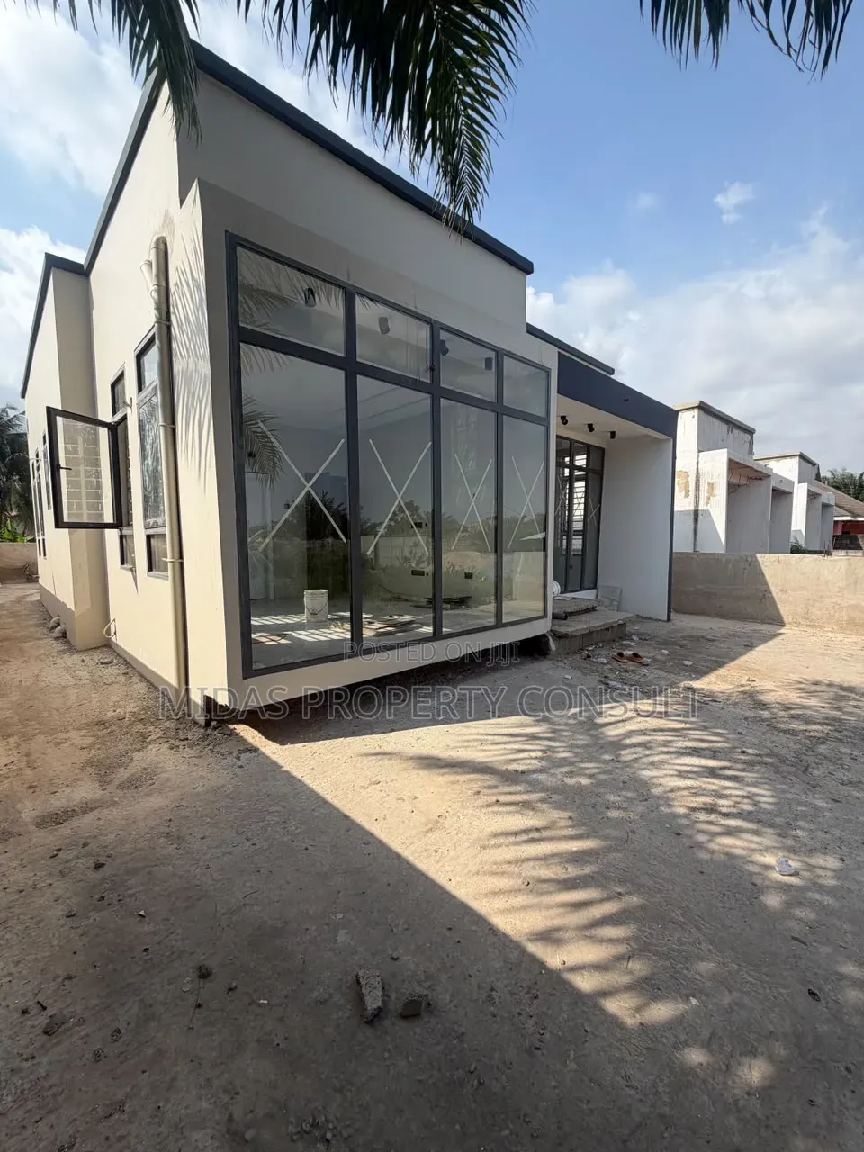 3bdrm Townhouse/Terrace in Oyarifa Teiman, Ghana Flag for sale