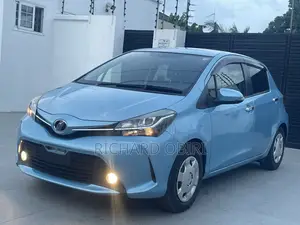 Toyota Vitz 1.3 AWD 5dr 2016 Blue