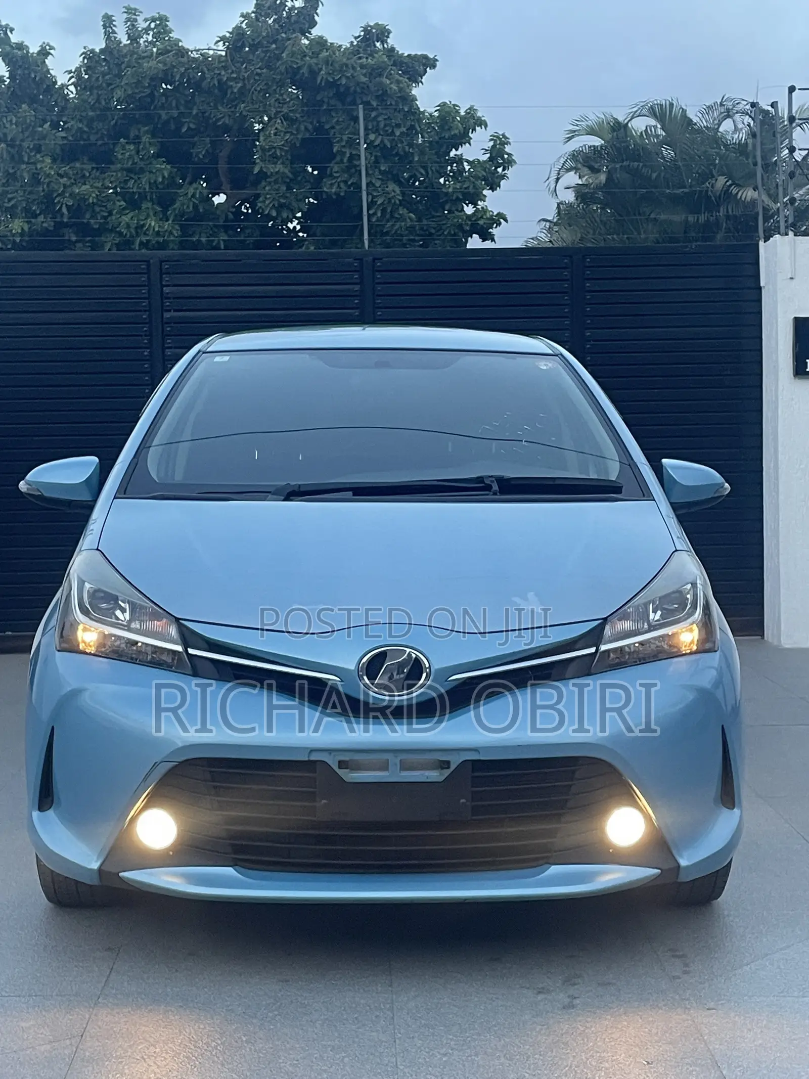 Toyota Vitz 1.3 AWD 5dr 2016 Blue