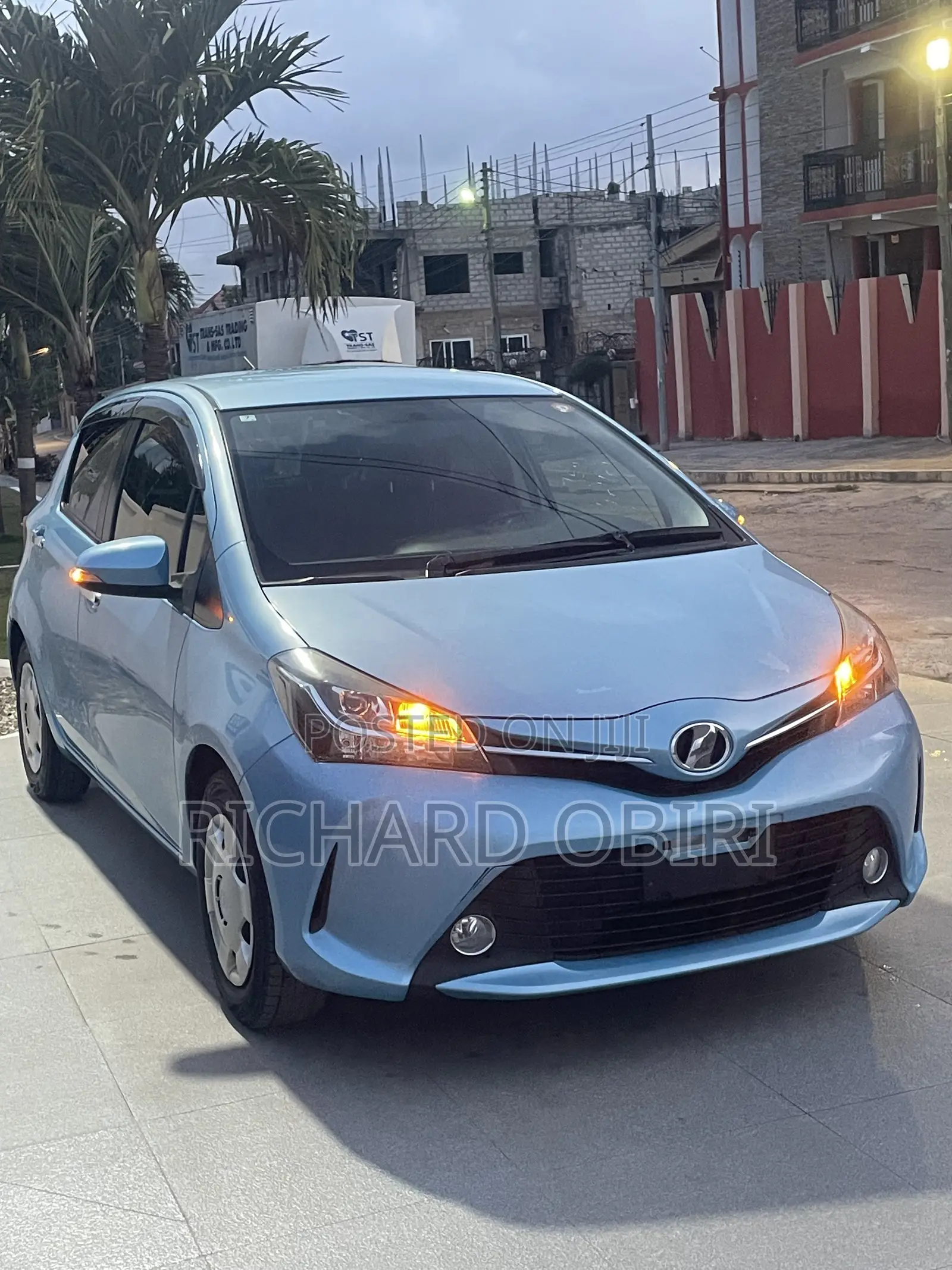 Toyota Vitz 1.3 AWD 5dr 2016 Blue