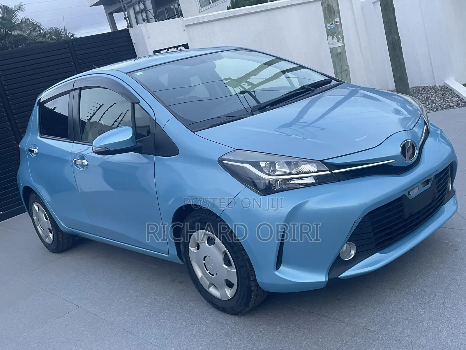Toyota Vitz 1.3 AWD 5dr 2016 Blue