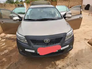 Toyota Corolla LE 4dr Sedan (1.8L 4cyl 4A) 2010