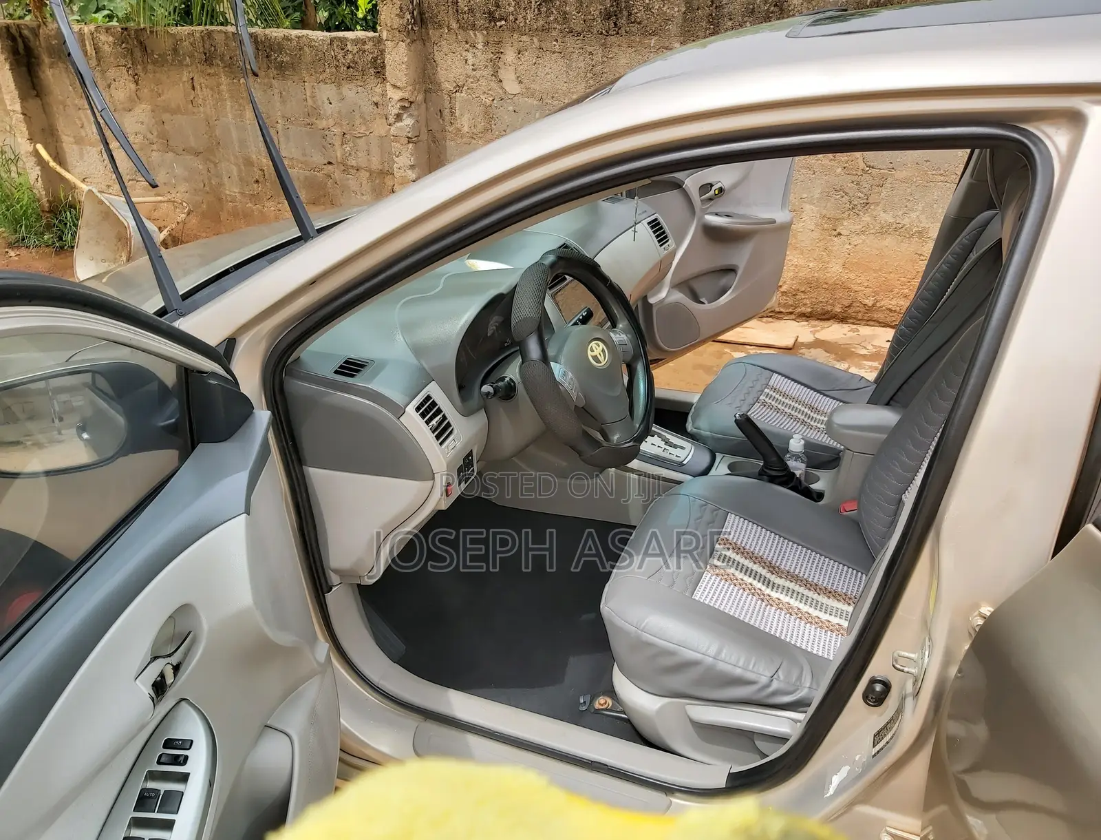 Toyota Corolla LE 4dr Sedan (1.8L 4cyl 4A) 2010